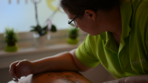 Rückenmassage in der der Praxis in Zug Anwendungsbeispiel